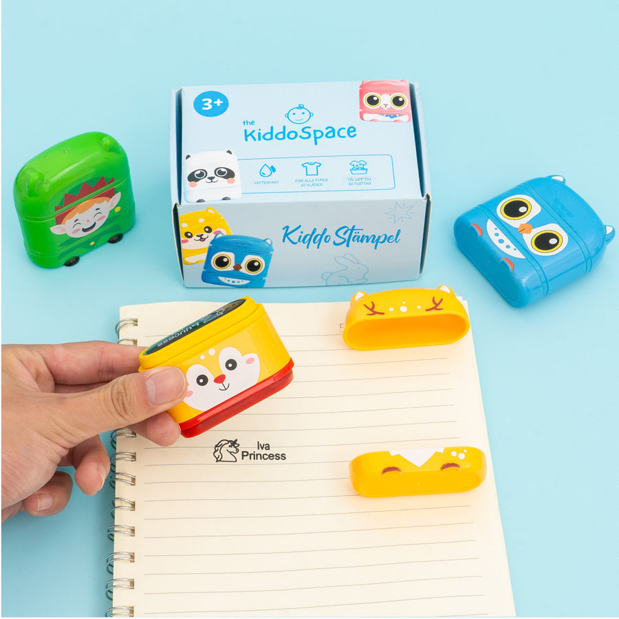 KiddoStämpel™ - Anpassad Namnstämpel (Julutgåva 2025)