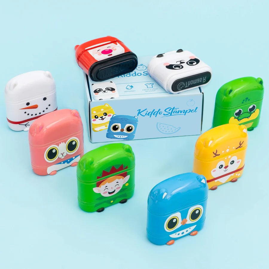 KiddoStämpel™ - Anpassad Namnstämpel (Julutgåva 2025)