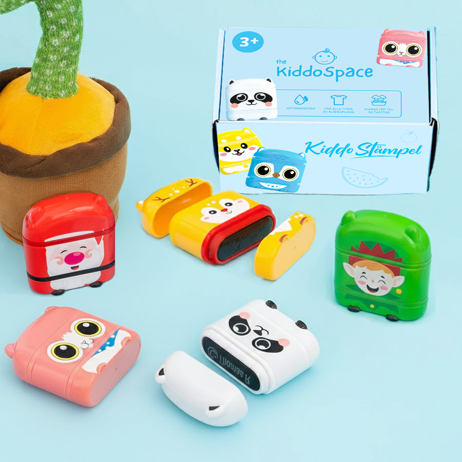 KiddoStämpel™ - Anpassad Namnstämpel (Julutgåva 2025)